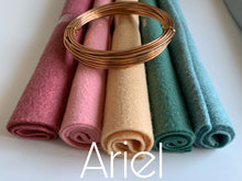 Charger l'image dans la galerie, Couronne Prénom Fleurie géante à personnaliser