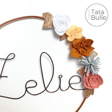 Charger l&#39;image dans la galerie, Couronne Prénom Fleurie géante à personnaliser