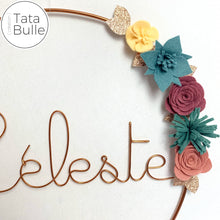 Charger l&#39;image dans la galerie, Couronne Prénom Fleurie géante à personnaliser